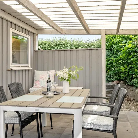 2 Bedroom Cozy In Hébergement de vacances *